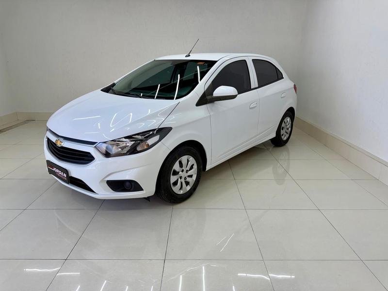 Chevrolet Onix HATCH LT 1.0 12V TB Flex 5p Mec. na cor Branco em Curitiba / PR - 904543