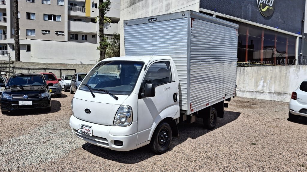 Kia Bongo K-2500 2.5 4x2 TB Diesel na cor Branco em Curitiba / PR - 904843