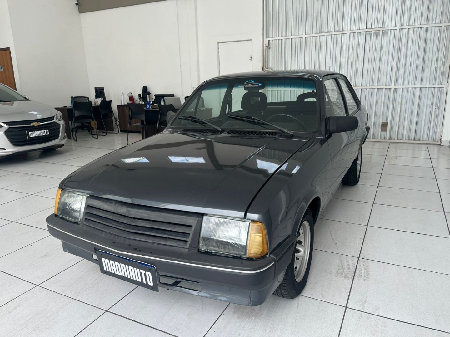 Chevrolet Chevette Junior 1.0 na cor Cinza em Curitiba / PR - 904977