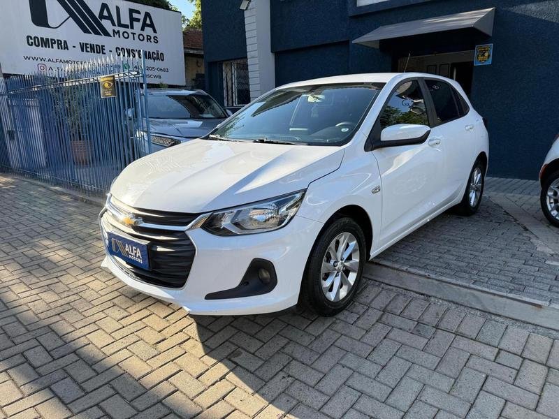 Chevrolet Onix HATCH LT 1.0 12V TB Flex 5p Mec. na cor Branco em Curitiba / PR - 905070