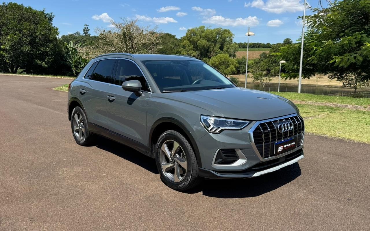 Audi Q3 Performance 2.0 TFSI Tiptr. Quattro na cor Cinza em Londrina / PR - 905232