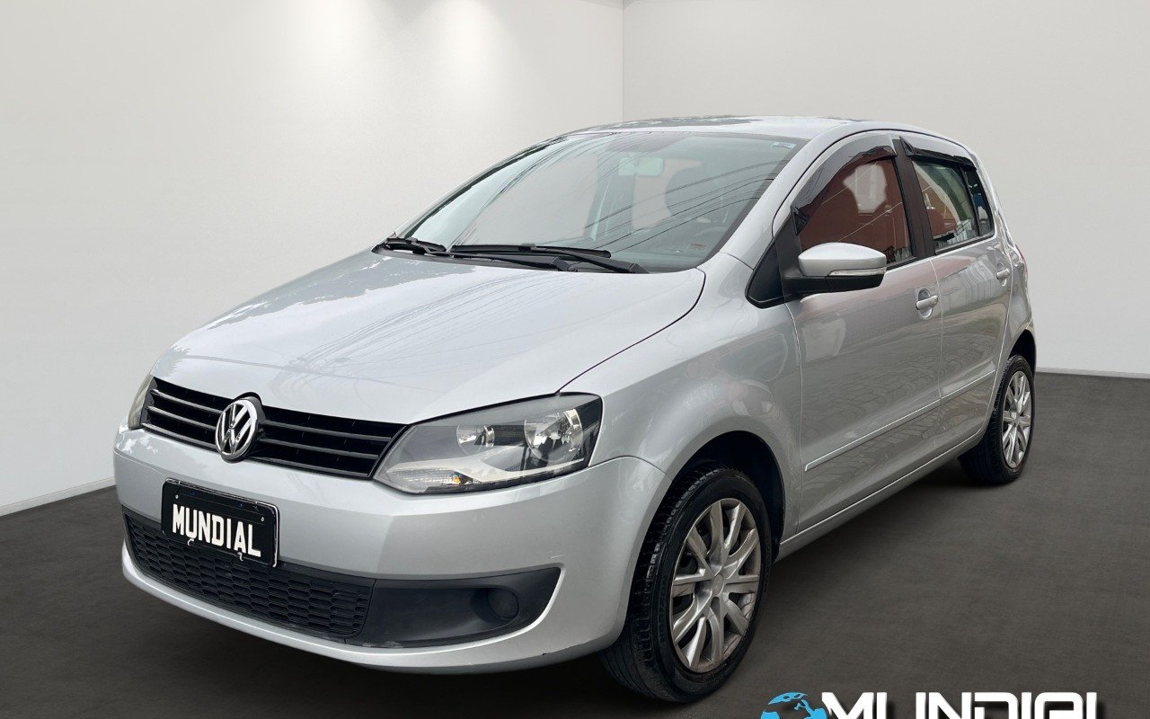 Volkswagen Fox 1.0 Mi Total Flex 8V 5p na cor Prata em Araucária / PR - 905258