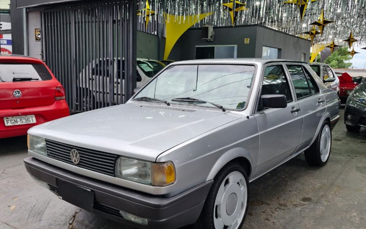 Volkswagen Voyage GL/ Special 1.6/ 1.8 na cor Prata em Campinas / SP - 905311