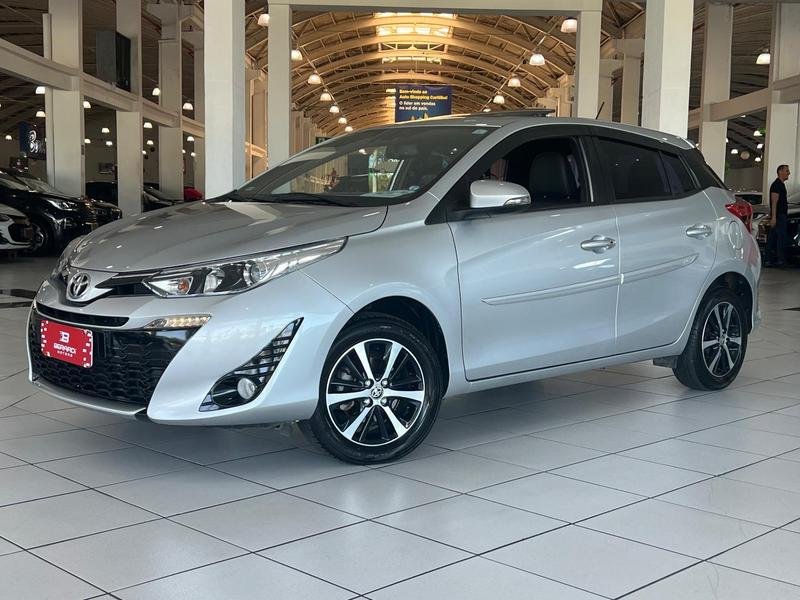 Toyota Yaris XLS Connect 1.5 Flex 16V 5p Aut. na cor Prata em Curitiba / PR - 905328