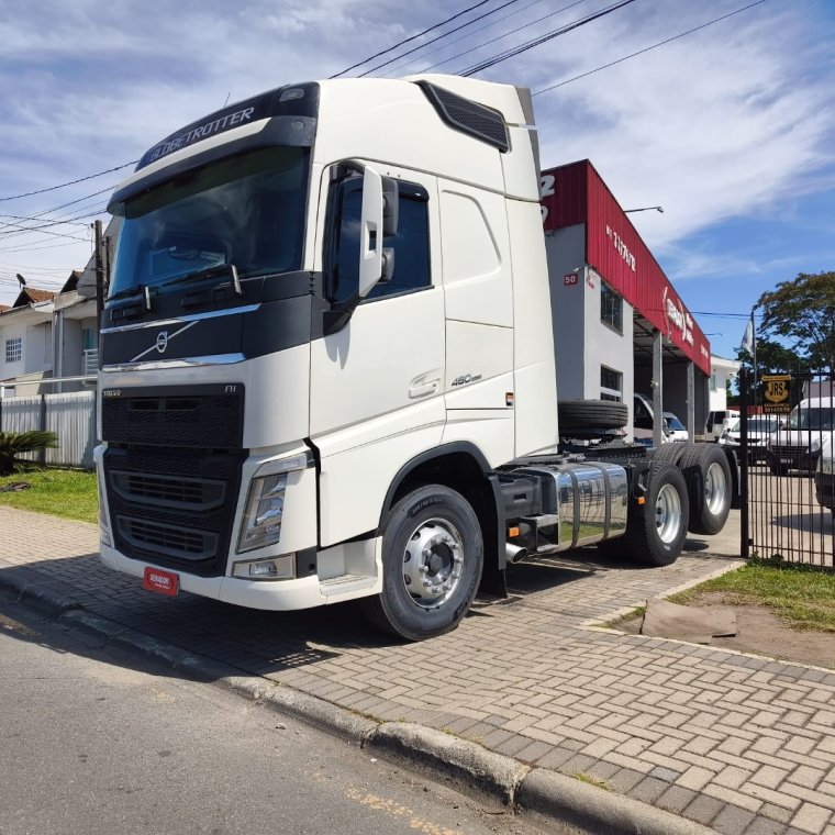Volvo FH-460 GLOBETROTTER 6X2 2p (diesel) (E6) na cor Branco em Curitiba / PR - 905369