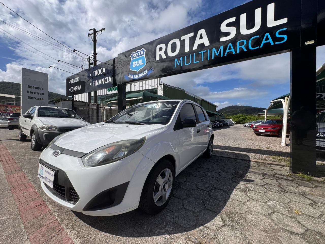 Ford Fiesta 1.0 8V Flex/Class 1.0 8V Flex 5p na cor Branco em Florianópolis / SC - 905444