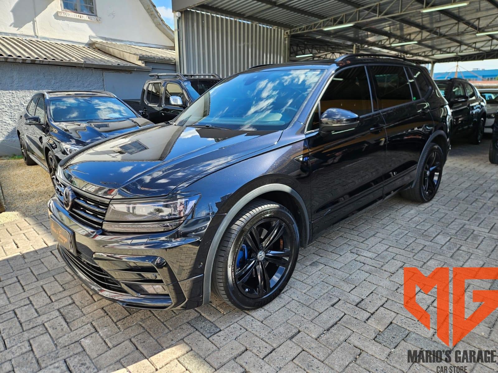 Volkswagen Tiguan Allspac R-Line 300 TSI 2.0 na cor Preto em Blumenau / SC - 905623