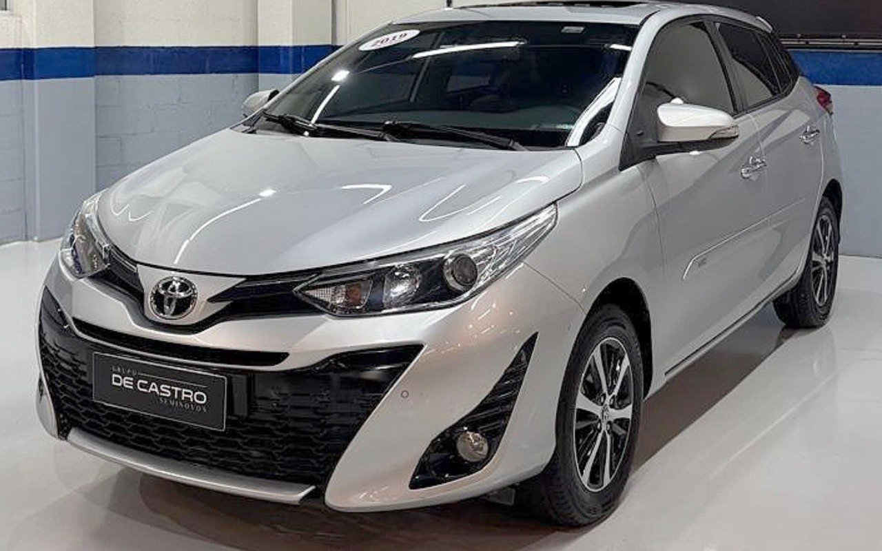 Toyota Yaris XLS 1.5 Flex 16V 5p Aut. na cor Prata em Curitiba / PR - 905648