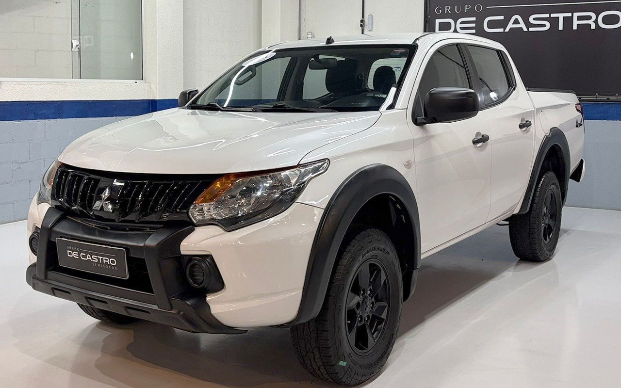 Mitsubishi L200 Tri. Outdo. GLS 2.4 CD 4x4 Die. Aut na cor Branco em Curitiba / PR - 905749