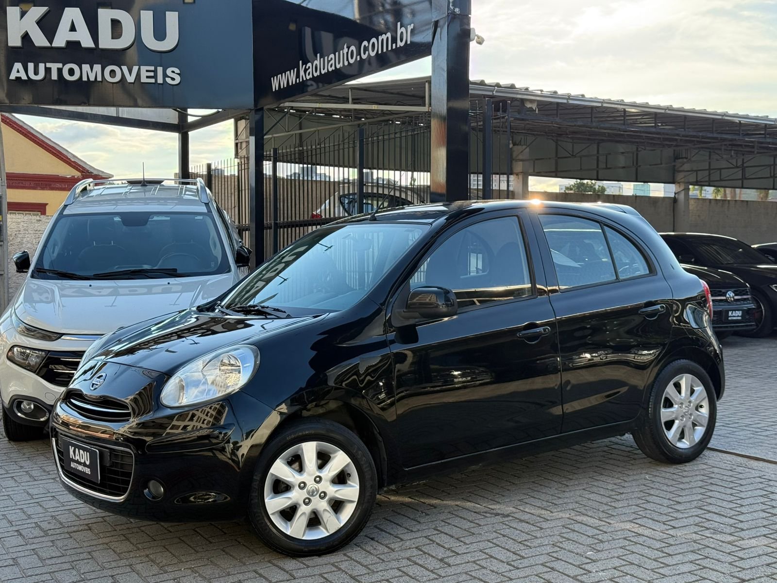 Nissan MARCH SV 1.6 16V FlexStart 5p Mec. na cor Preto em São José / SC - 907300