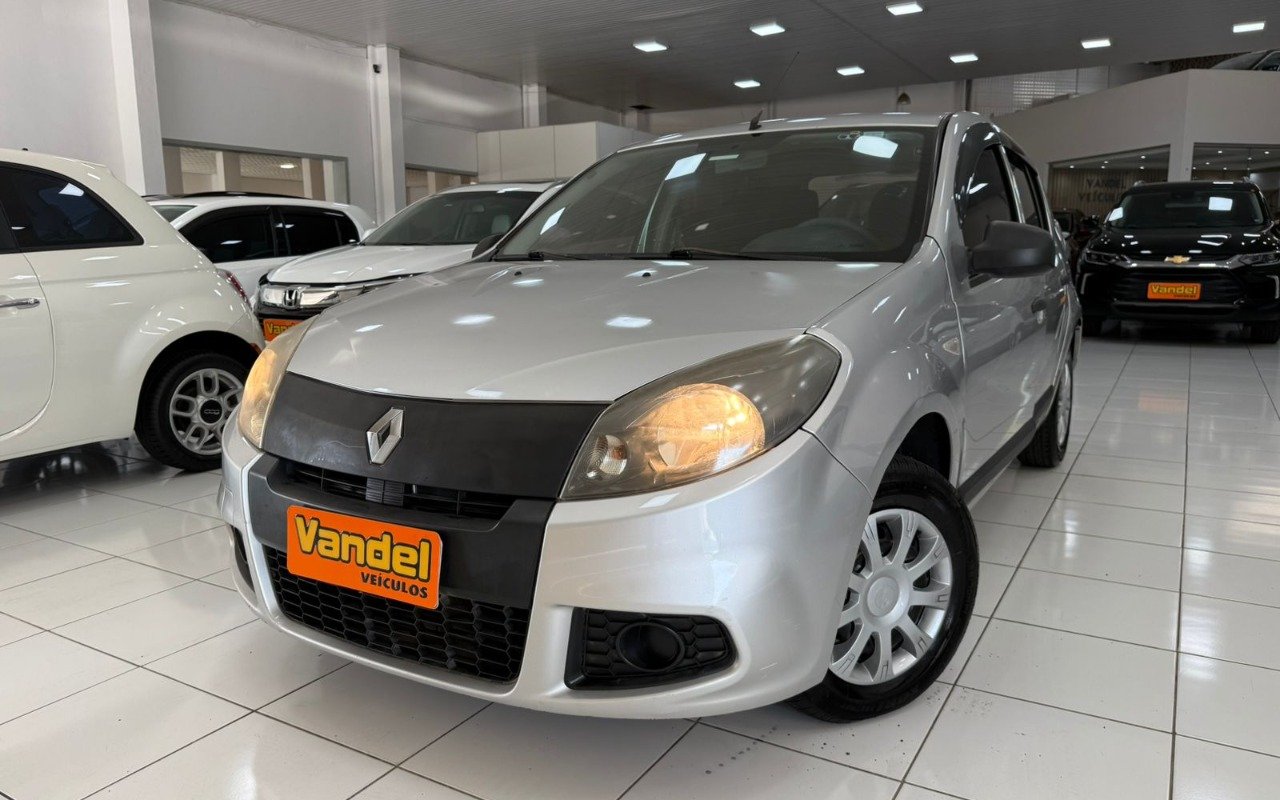Renault Sandero Authentique Hi-Flex 1.0 16V 5p na cor Prata no Sapucaia do Sul / RS - 907431