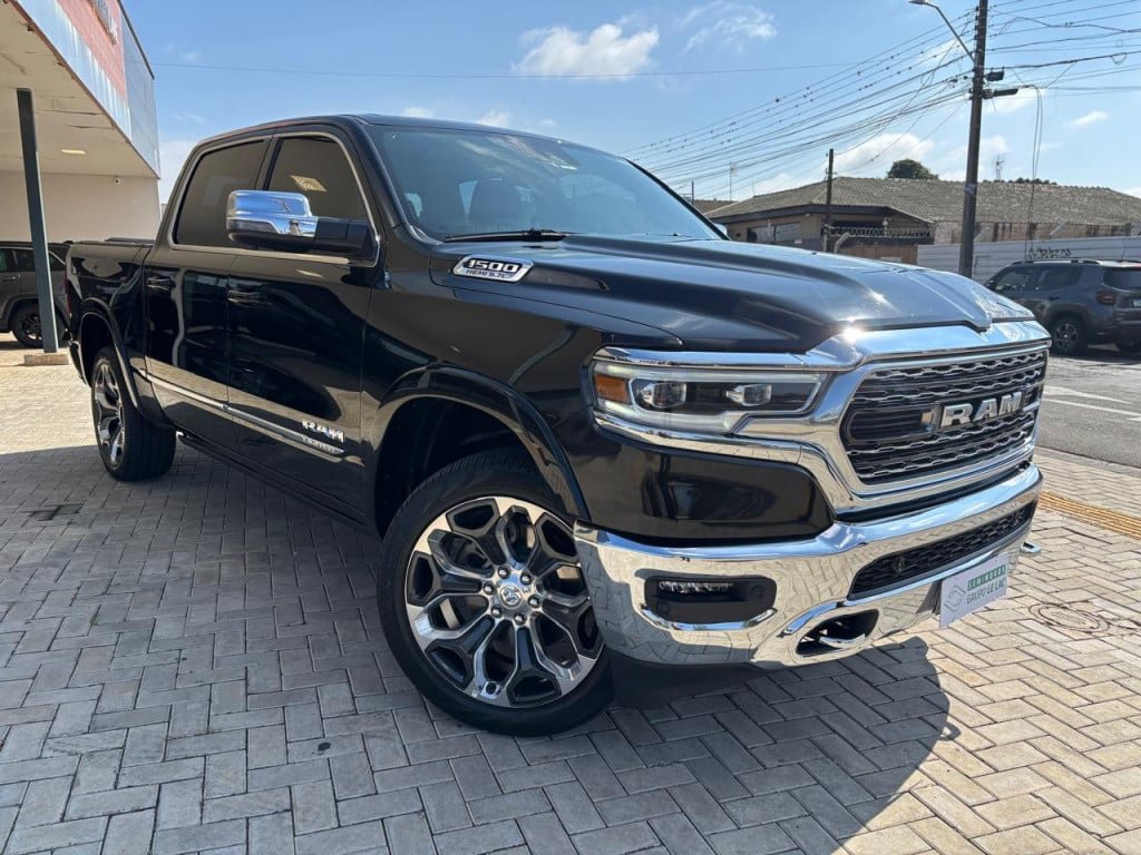 RAM 1500 LIMITED 5.7 CD 4x4 Aut. na cor Preto em Ponta Grossa / PR - 907644
