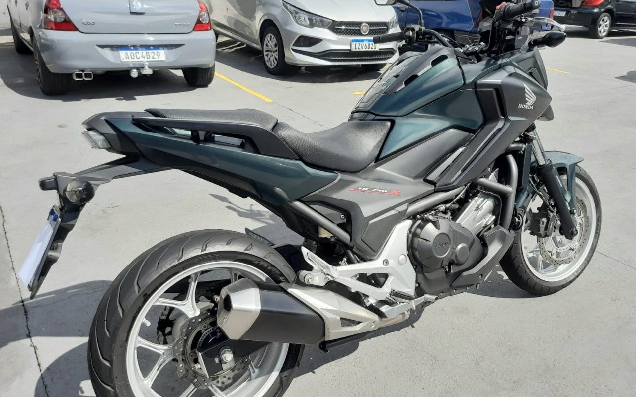 Honda NC 750X/NC 750X ABS  na cor Verde em Araucária / PR - 907737