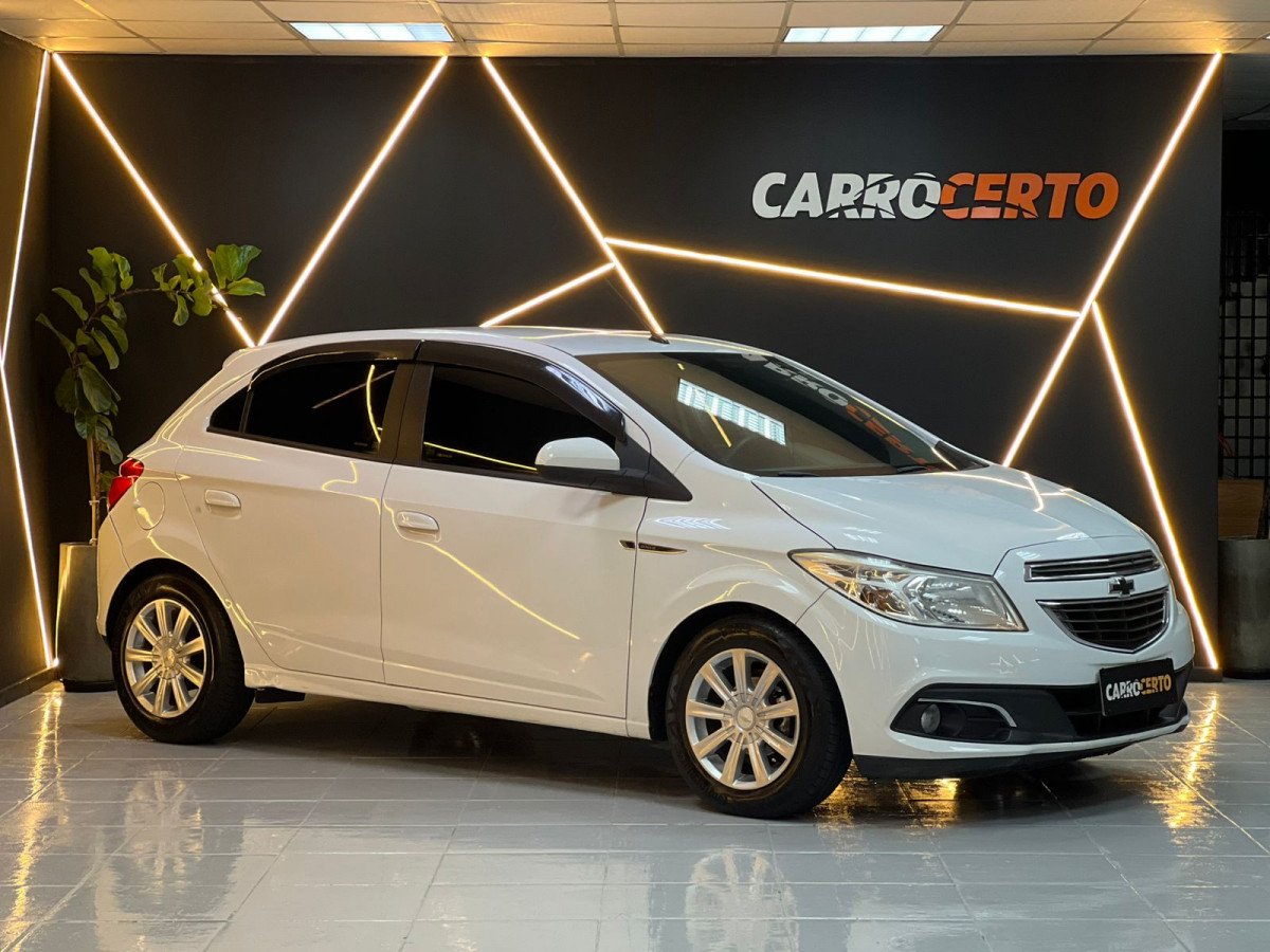 Chevrolet Onix HATCH LT 1.0 8V FlexPower 5p Mec. na cor Branco no Novo Hamburgo / RS - 907747