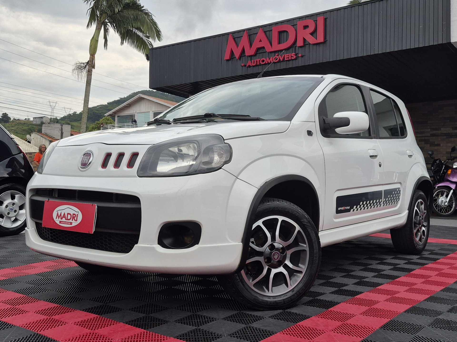 Fiat Uno SPORTING 1.4 EVO Fire Flex 8V 4p na cor Branco em Palhoça / SC - 908464