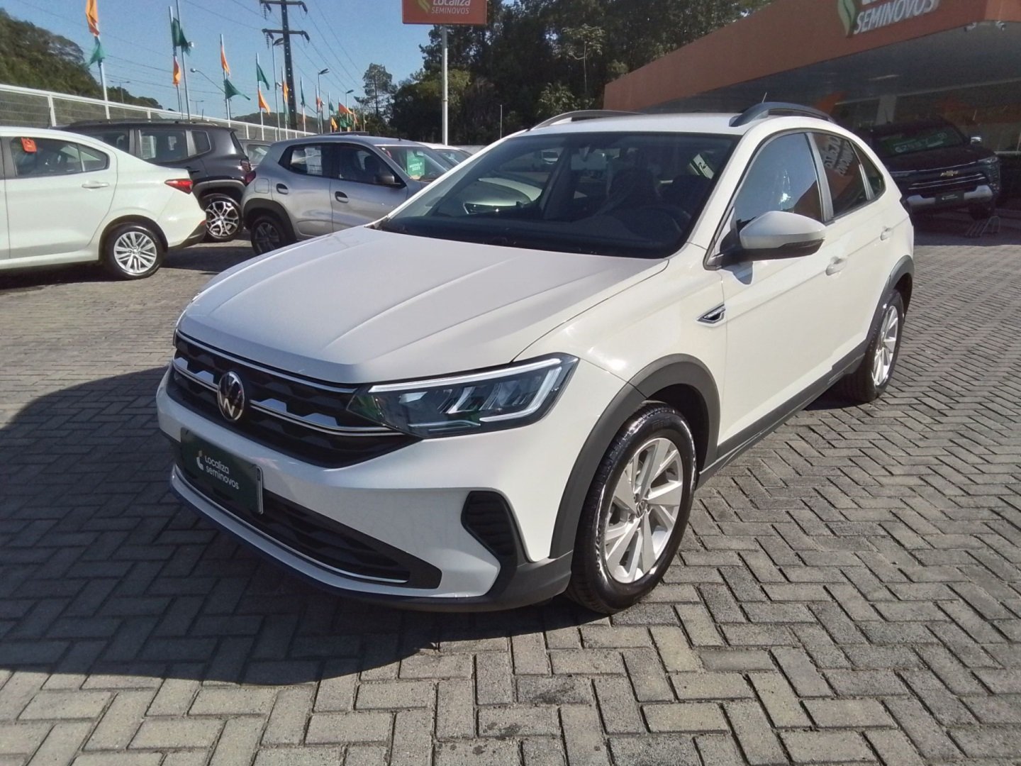 Volkswagen Nivus Comfortline 1.0 200 TSI Flex Aut. na cor Branco em Blumenau / SC - 909404