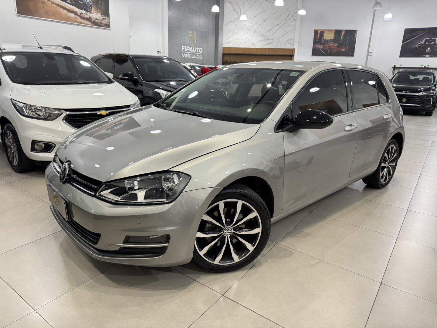 Volkswagen Golf Comfortline 1.4 TSI 140cv Mec. na cor Prata em Maringá / PR - 910669