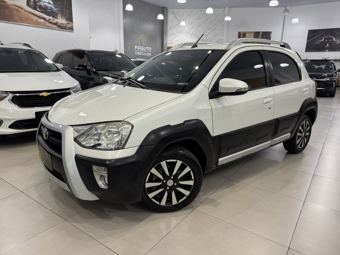 Toyota Etios CROSS 1.5 Flex 16V 5p Aut. na cor Branco em Maringá / PR - 910670