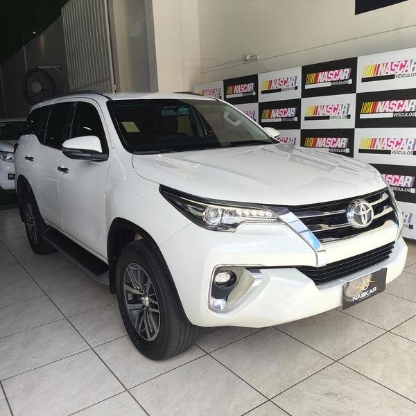 Toyota Hilux SW4 SRX 4x4 2.8 TDI 16V Dies. Aut. na cor Branco em Londrina / PR - 912217