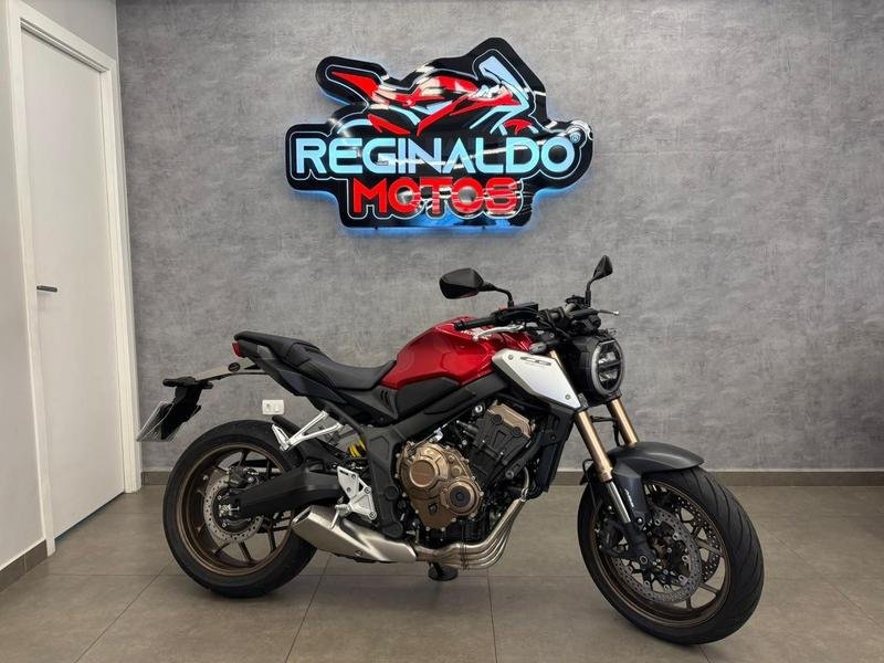 Honda CB 650R  na cor Vermelho em Araucária / PR - 912765