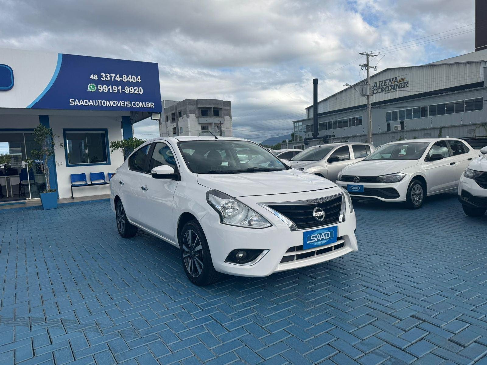 Nissan VERSA SL 1.6 16V FlexStart 4p Mec. na cor Branco em Palhoça / SC - 913805