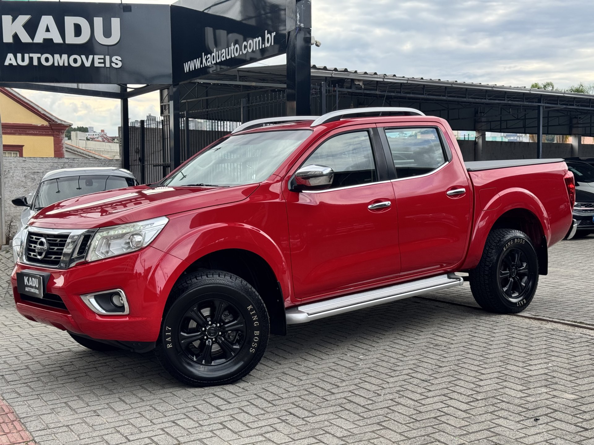 Nissan Frontier LE CD 4x4 2.3 Bi-TB Diesel Aut. na cor Vermelho em São José / SC - 913808