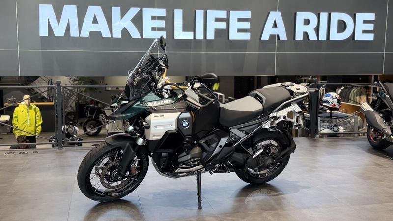 BMW R 1300 GS  na cor Verde em Curitiba / PR - 914183