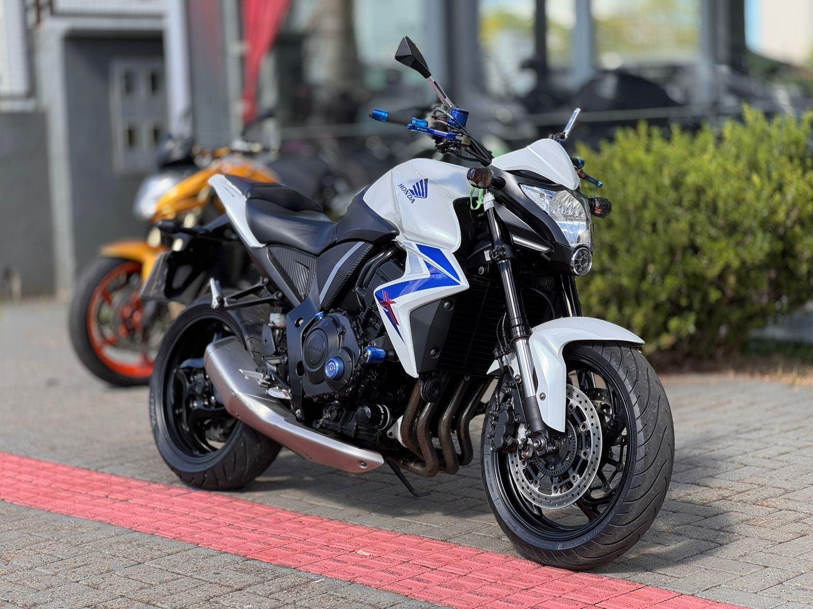 Honda CB 1000R/ABS  na cor Branco em Xanxerê / SC - 914249