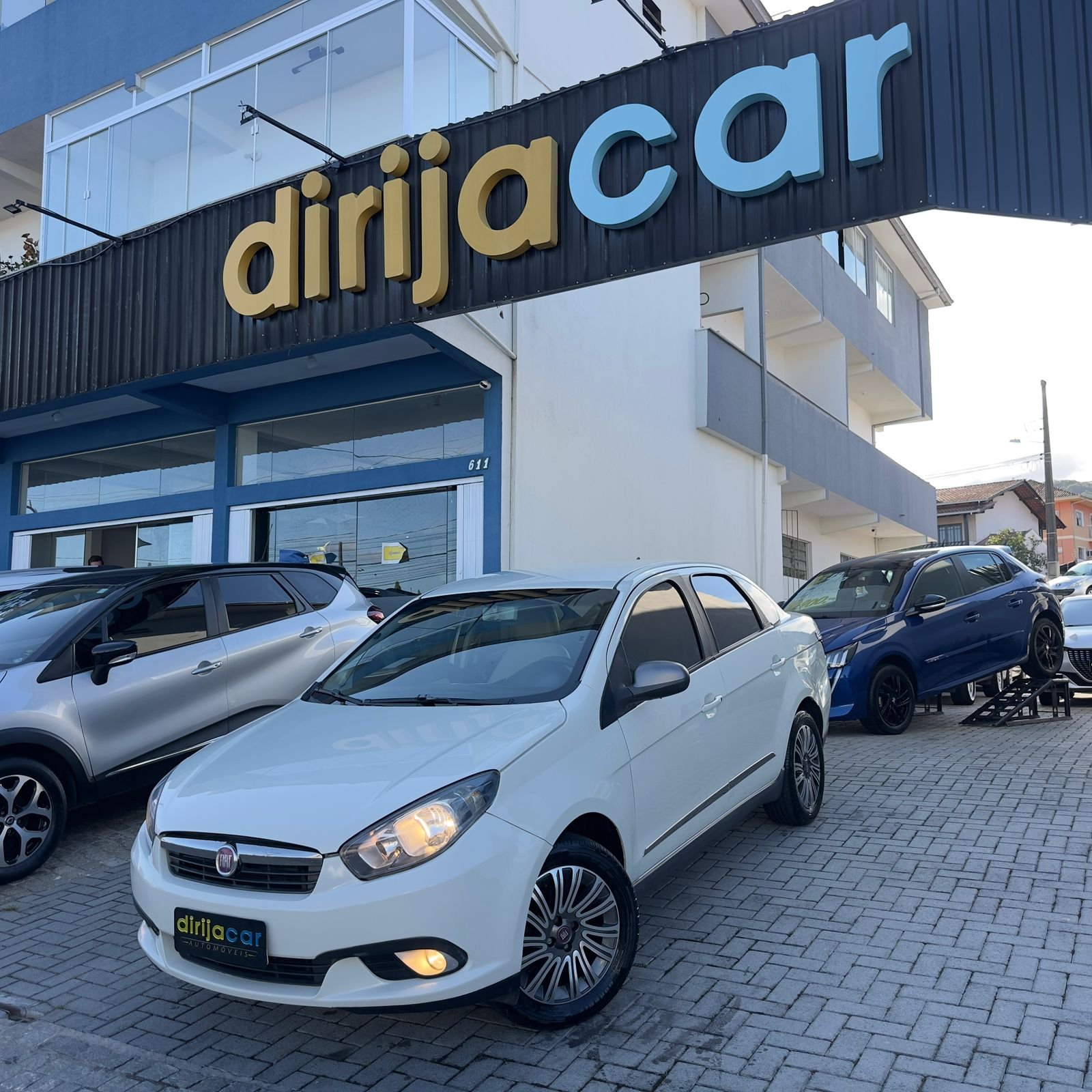 Fiat Grand Siena ESSEN.SUBLIME Dual. 1.6 Flex na cor Branco em Joinville / SC - 914529