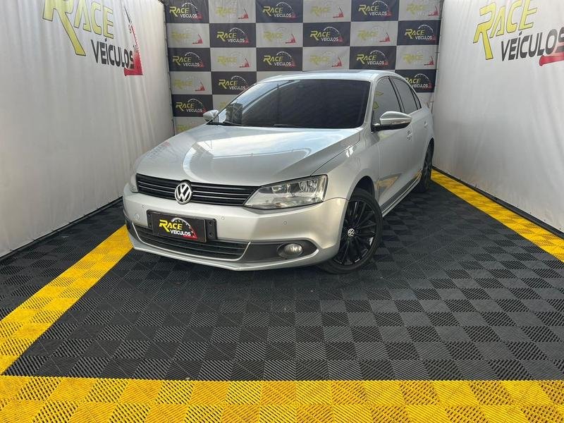 Volkswagen Jetta Highline 2.0 TSI 16V 4p Tiptronic na cor Prata no Porto Alegre / RS - 914564