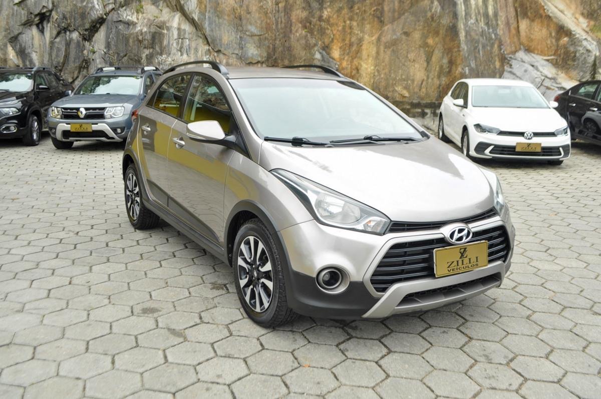 Hyundai HB20X Style 1.6 Flex 16V Aut. na cor Prata em Florianópolis / SC - 915316