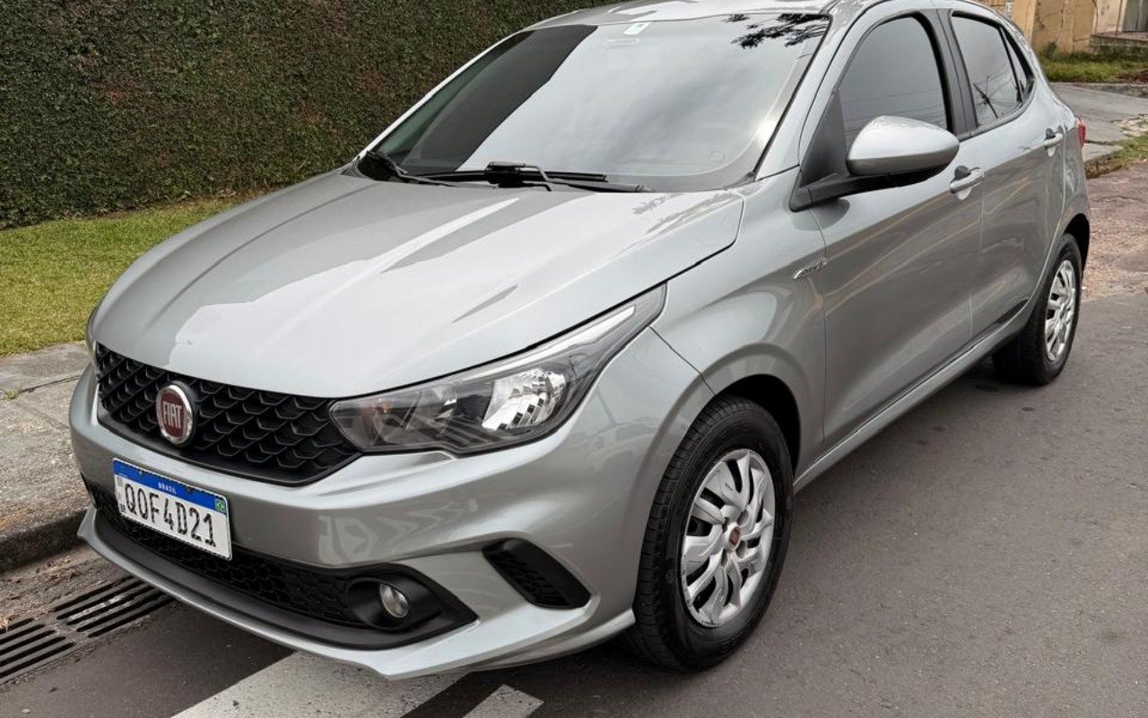 Fiat Argo DRIVE 1.0 6V Flex na cor Cinza em São José dos Pinhais / PR - 918502