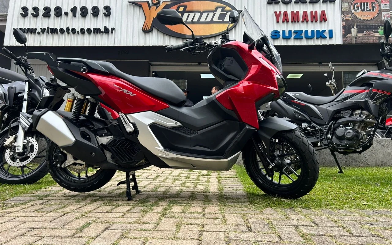 Honda ADV 160  na cor Vermelho em Curitiba / PR - 919751