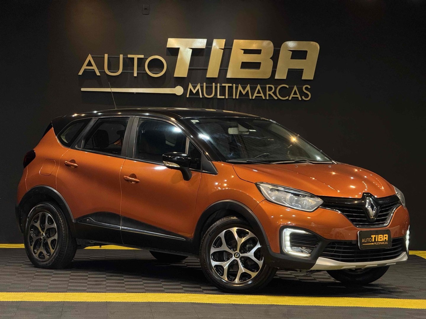 Renault Captur Intense 1.6 16V Flex 5p Aut. na cor Laranja em Joinville / SC - 919788