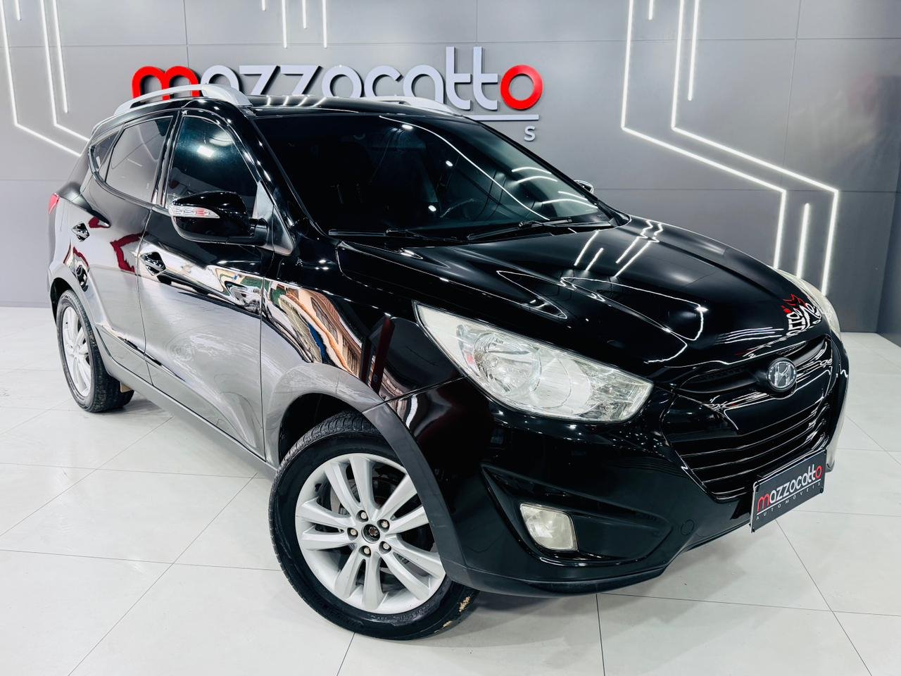 Hyundai Ix35 2.0 16V 170cv 2WD/4WD Mec. na cor Preto em Joinville / SC - 920074