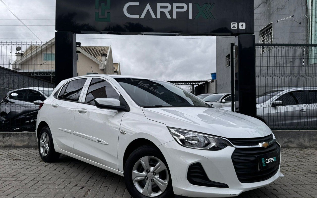 Chevrolet Onix HATCH 1.0 12V Flex 5p Mec. na cor Branco em Curitiba / PR - 920970