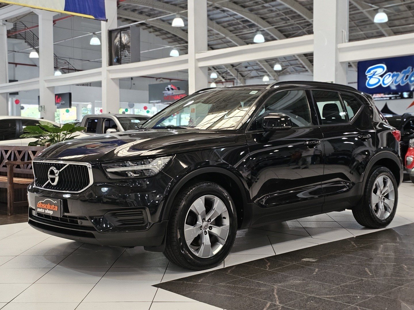 Volvo XC40 T-4 2.0 190cv FWD na cor Preto em Curitiba / PR - 921630
