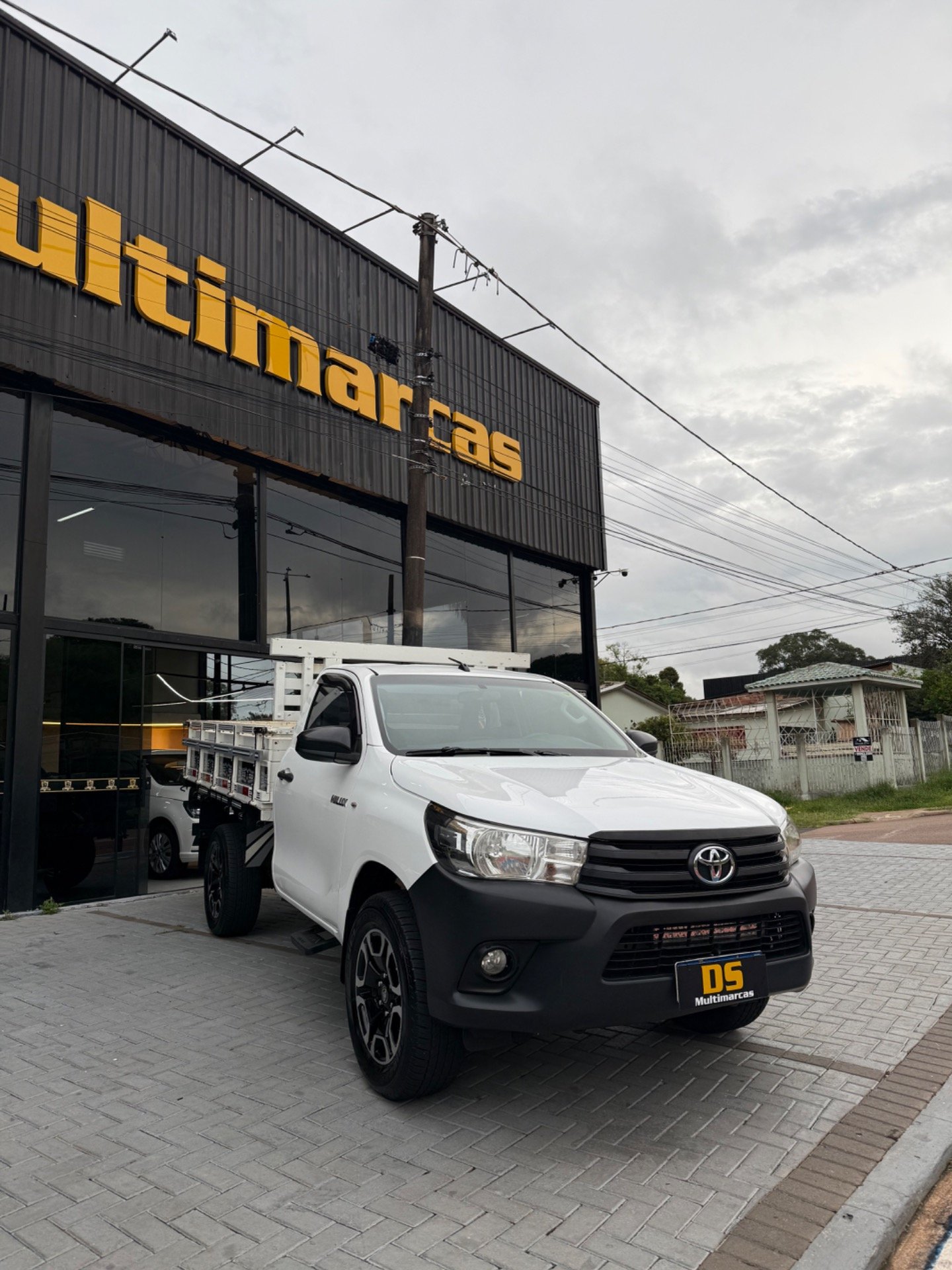 Toyota Hilux Chassi 4x4 2.8 TDI Diesel Mec. na cor Branco em Ponta Grossa / PR - 921887