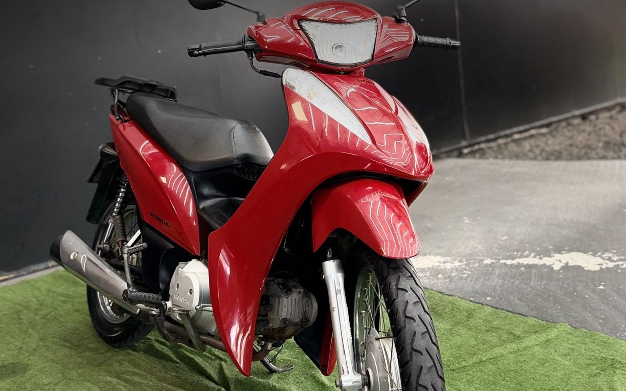 Honda BIZ 125 ES/ 125 ES FLEX  na cor Vermelho no Canoas / RS - 922130