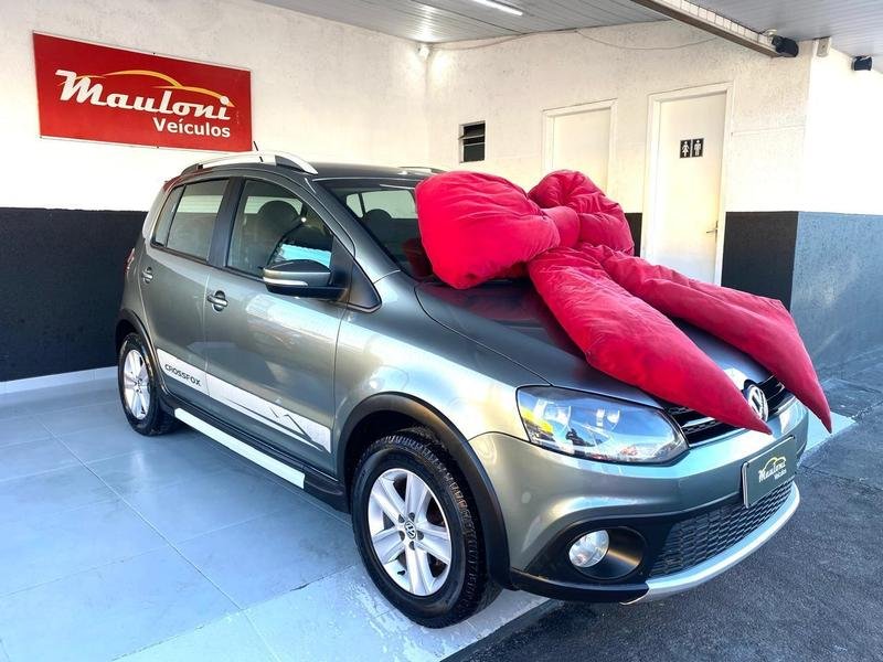 Volkswagen Crossfox 1.6 Mi Total Flex 8V 5p na cor Cinza em São José dos Pinhais / PR - 923920