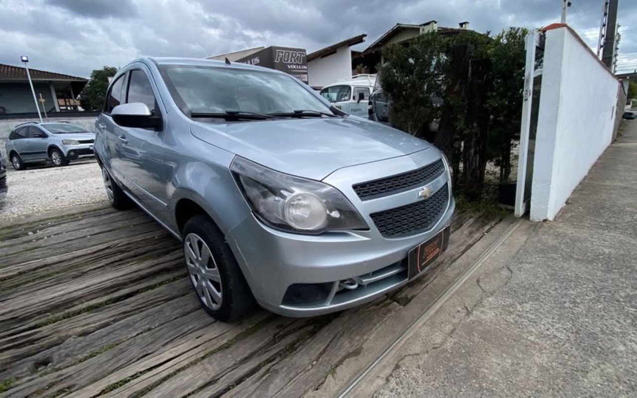 Chevrolet Agile LTZ 1.4 MPFI 8V FlexPower 5p na cor Prata em Joinville / SC - 924391