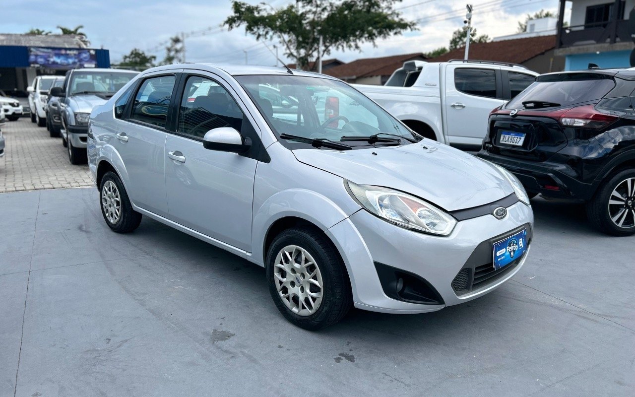 Ford Fiesta Sed. 1.6 8V Flex 4p na cor Prata em Joinville / SC - 924645