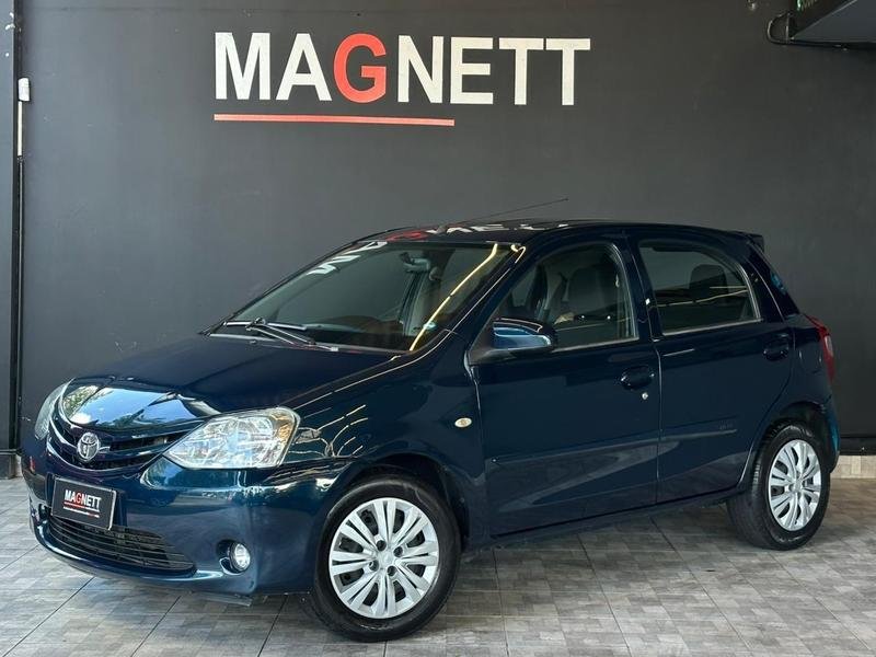 Toyota Etios X 1.3 Flex 16V 5p Mec. na cor Azul em Curitiba / PR - 924734