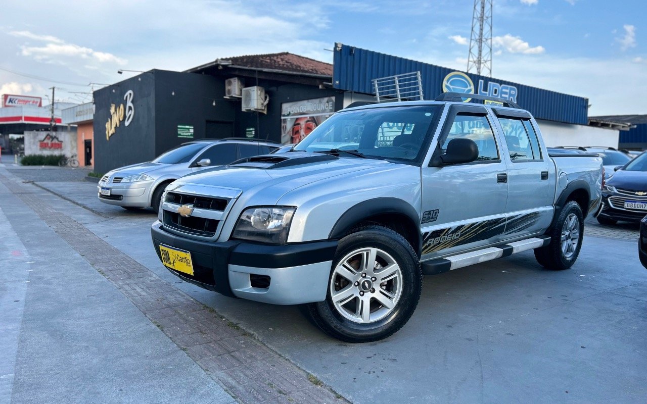 Chevrolet S10 Pick-Up RODEIO 2.4 MPFI F.Power CD na cor Prata em Joinville / SC - 924856