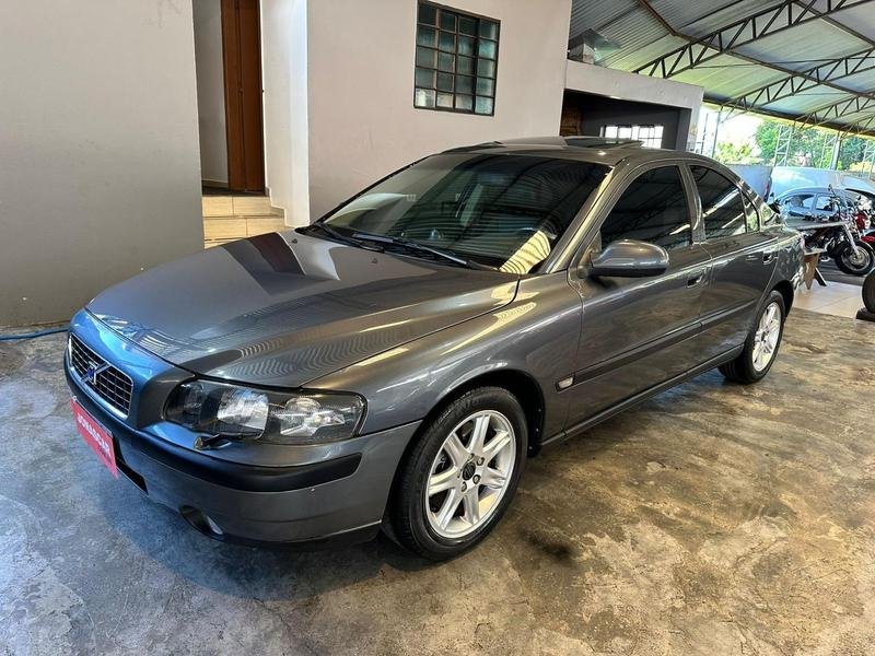 Volvo S60 T 2.0 4p na cor Cinza em Curitiba / PR - 925651