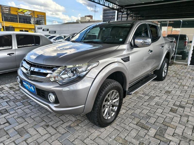 Mitsubishi Triton HPE-S 2.4 CD 4x4 TB Diesel Aut. na cor Prata em Campina Grande do Sul / PR - 925890
