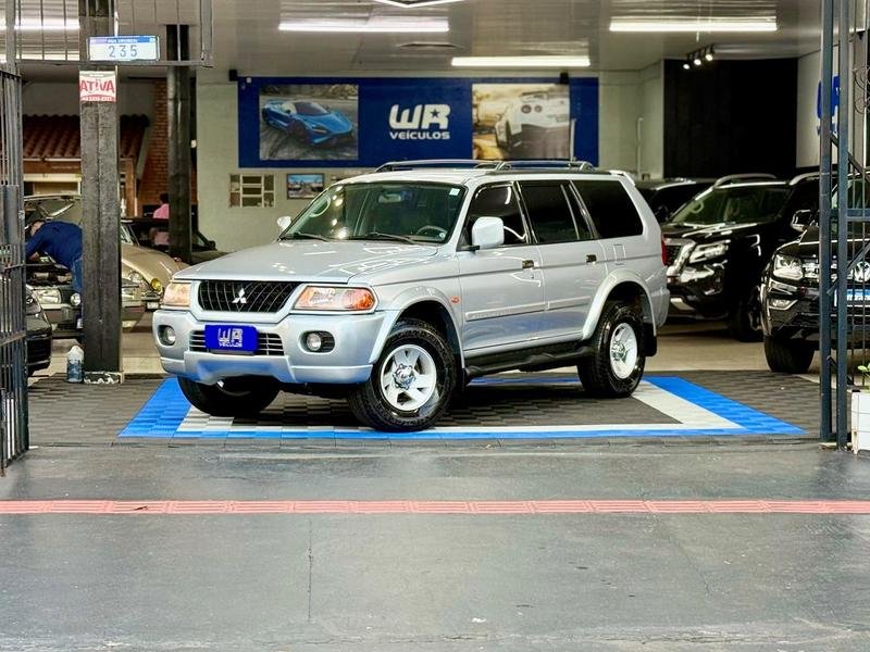 Mitsubishi Pajero Sport 3.0 4x4 V6 Mec./Aut. na cor Prata em Londrina / PR - 925929