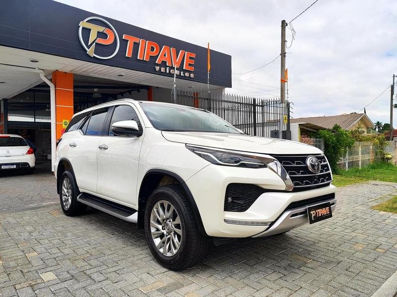 Toyota Hilux SW4 SRX 4x4 2.8 TDI 16V Dies. Aut. na cor Branco em Curitiba / PR - 925934