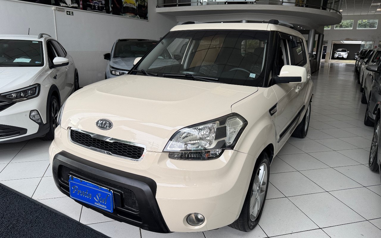 Kia SOUL 1.6/ 1.6 16V FLEX Aut. na cor Bege em Curitiba / PR - 926276