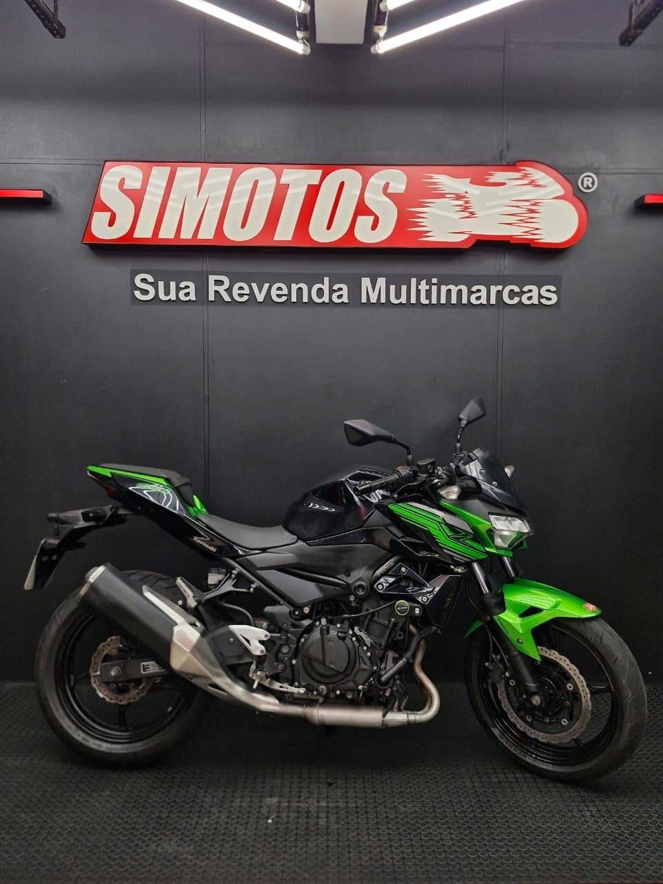 KAWASAKI Z 400  na cor Verde em Florianópolis / SC - 926393